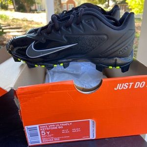 Nike Cleats - 5Y - Brand new!